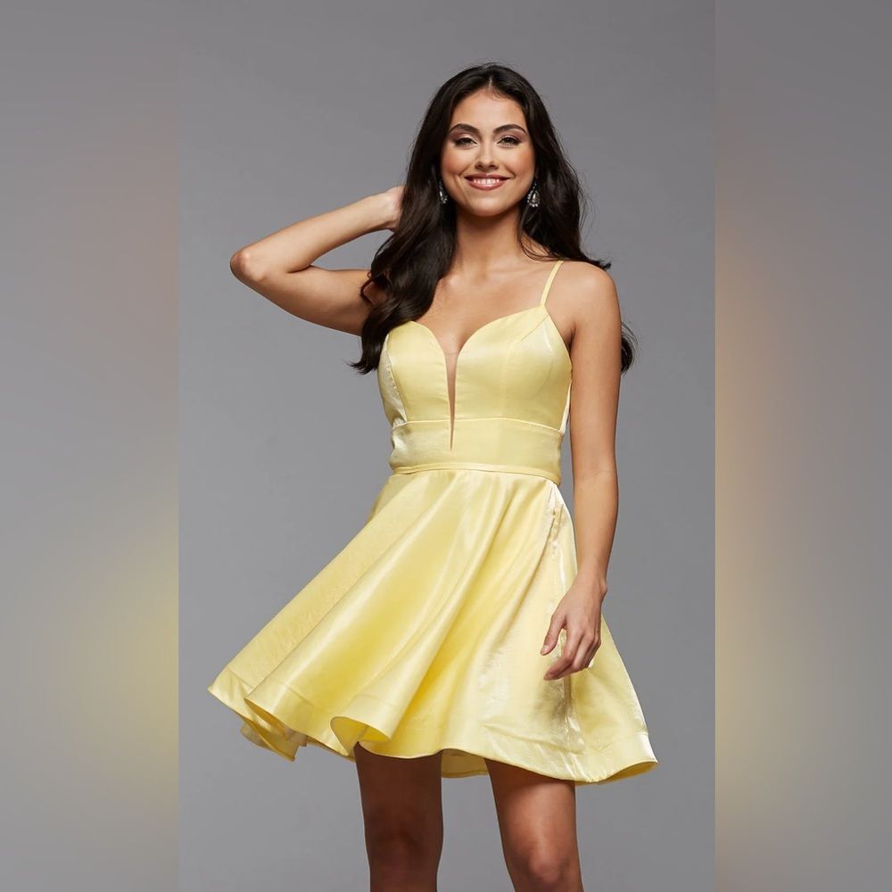 NWT PROMGIRL pale yellow Sunny Shimmer short mini homecoming dress size 8